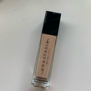 Anastasia Beverly Hills foundation